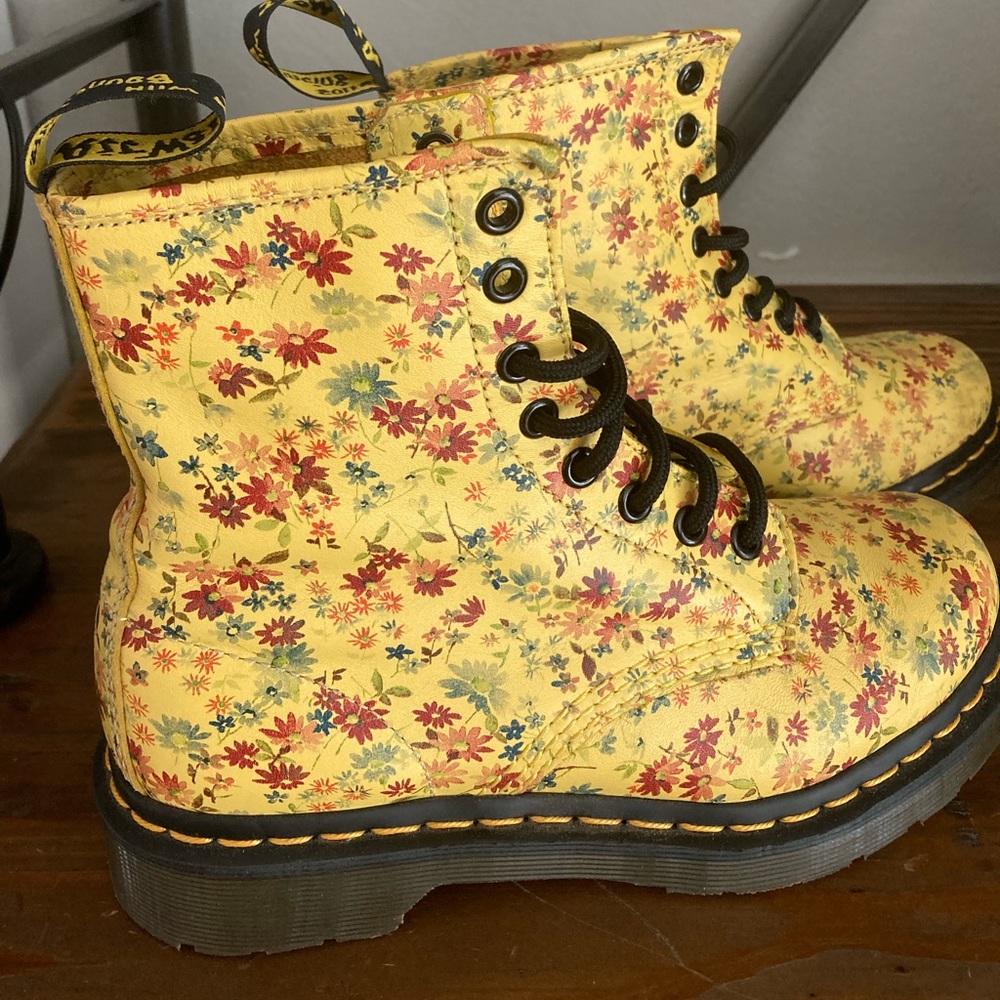 Dr. Martens yellow floral rare with black laces